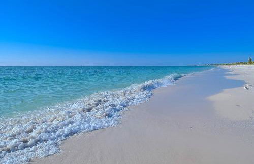 Beach Supplies | Fire Pit | Walk to Beach & Marina - Foto 5