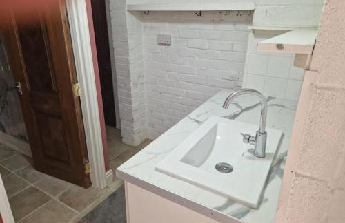 Family-Friendly Detached House Near Leeds and Bradford with Garden - Foto 31