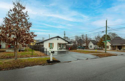 Blue Valley Inn - Hot Tub & Spacious Play Area! - Foto 49