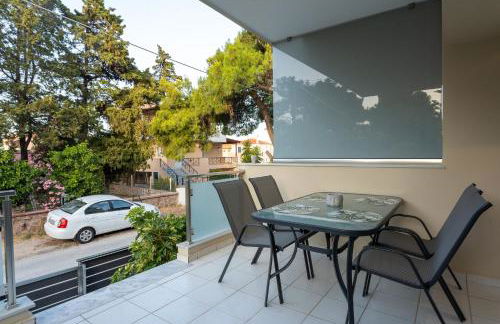 Comfortable 3-Bedroom Seaside Maisonette - Photo 50