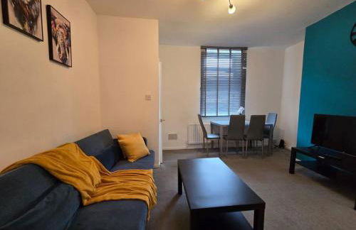 Comfortable 2BR Flat Great Location - Foto 9