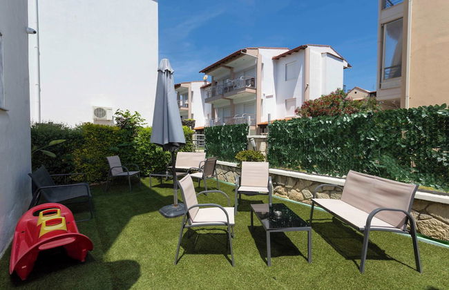 Danae Comfort Living - Photo 41