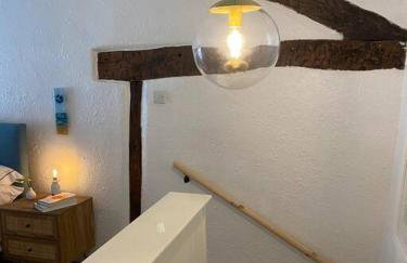 1750's cottage with open fire and beams - Foto 20