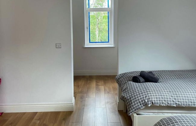 Luxury Waterfront Apartment - Photo 4