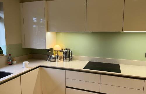 Bright, modern & close to historic town - Photo 17