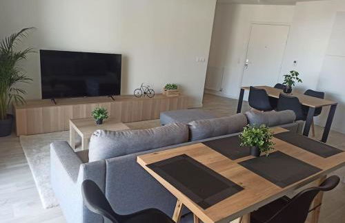 Centre ville, Parking, transport en commun au pied de l'immeuble - Foto 1