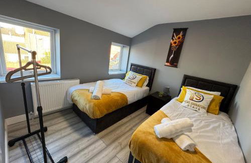 2 Bedroom Home with Free Parking & Fast Wi-Fi - Foto 19