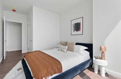 Lux Apts with Lake Views and Top Amenities - Foto 28