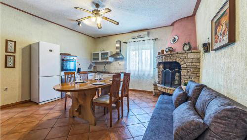 1 Bedroom Cozy Apartment In Valtura - Foto 5