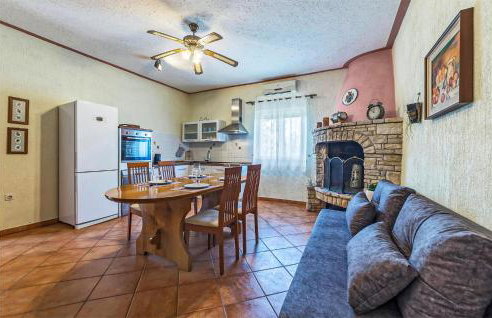 1 Bedroom Cozy Apartment In Valtura - Foto 5