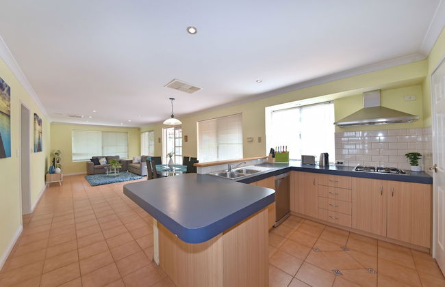 Redcliff Home Close to City & Airport - Foto 10