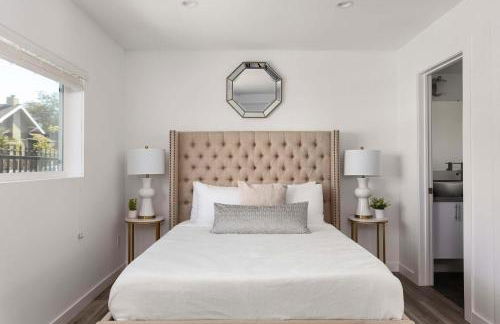 Experience Luxury 4BR Townhouse Sleeps 8 with Parking - Foto 11