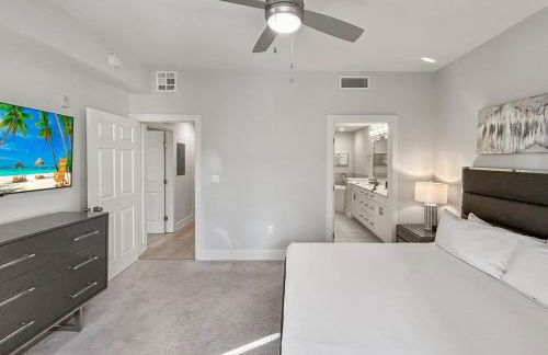 Family-Friendly 3-Bedroom Condo for 6 and 5 min to Disney - Photo 27