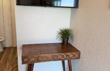 Stylish Container Home near 3 lakes and wineries - Photo 1