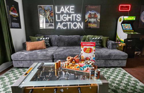 LKJ - Lakefront Home, Hot tub, Fire Pit, Games and Movie Room! - Foto 1