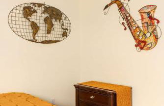 Newark Gem Pearl 3BR, 2BA - Sleeps 10 - Walk to Prudential Center and Newark Penn Station, Near EWR and American Dream Mall, includes WiFi - Laundry - Backyard - Gym - Foto 23