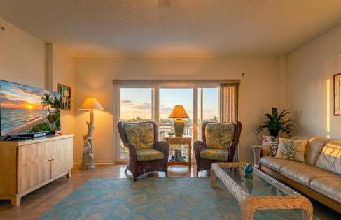 Spacious 3BR Beachfront Condo with Balcony & Parking - Foto 1