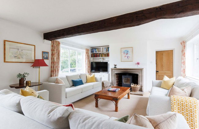 Charming Beach Getaway - Spacious 4BR Sunny Garden - Foto 2