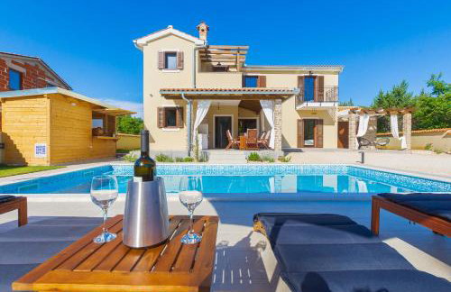 Villa David - luxurious secluded villa with a heated pool - Foto 4