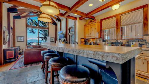 Lakefront Retreat Across from Homewood Resort - Foto 3