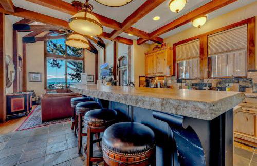 Lakefront Retreat Across from Homewood Resort - Foto 3