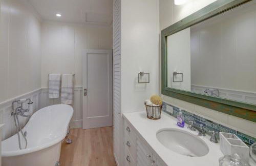 Gorgeous Renovated 1937 Plantation Style Beach House 50 Steps To The Center Of The Beach 5 Bedroom Home by RedAwning - Foto 106