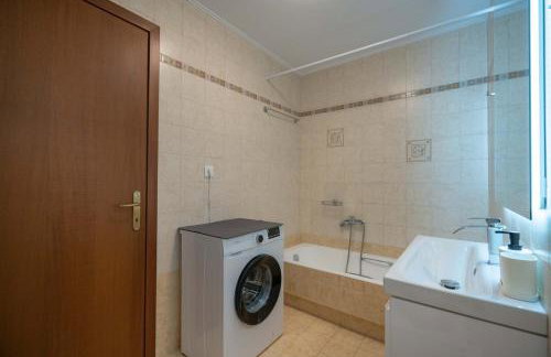 Sunlit Terrace 3BR Apartment - Tavros by ΜΡS - Foto 24