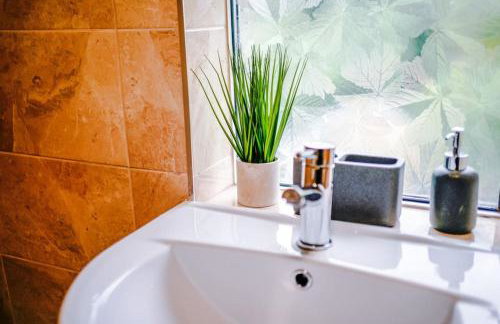 Spacious 3 bedroom close to Leeds city centre with parking - Short Stay Leeds - Foto 13