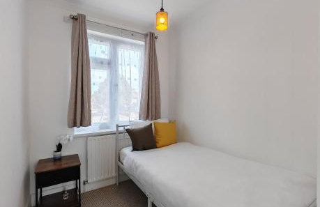 4 Bedroom 2 Bathroom House - Free parking - Foto 7
