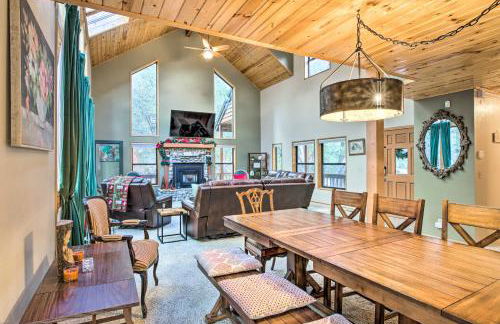 Spacious Pine Mountain Club Cabin with Fire Pit - Foto 2