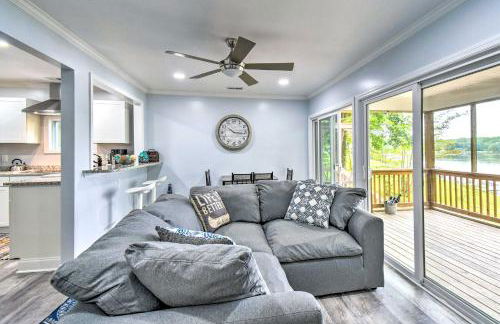 Relaxing Riverfront Cottage with Boat Dock! - Foto 5