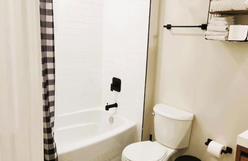 Cozy King Suite in the heart of Towson - Foto 17