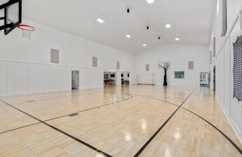 38-Acres of Luxury: 9BR, Indoor Pool, Gym, Near ND - Foto 12