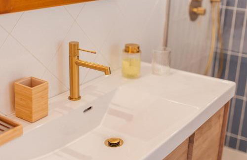 Villa renovada vista al mar y piscina climatizada - Foto 53