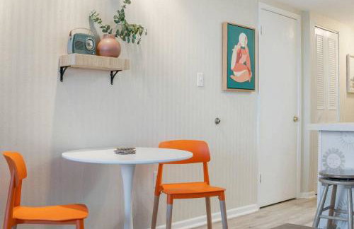 Fun cozy beach retreat! Steps to beach, heated pool & pickleball - Foto 13