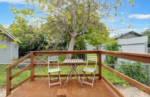 Spacious and Bright with Deck Walkable to 6th St - Foto 16