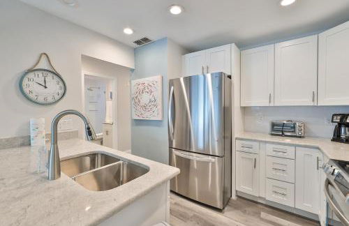 100 steps to beautiful Indian Rocks Beach, oceanside, 2 bedroom updated condo - Foto 18