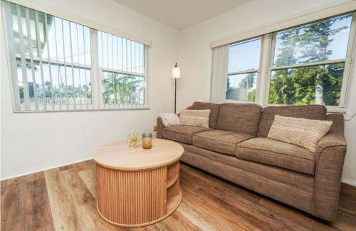 Cozy Beach Walk Home 3BR 2BA + Priv Yard + SmartTV - Foto 21