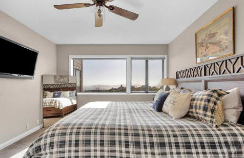 Expansive Ocean-View Retreat with Home Theatre & Spa - Foto 65