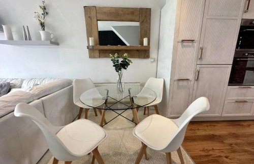 Fantastic 2-Bed House with Parking - Hosted by Hutch Lifestyle - Foto 12