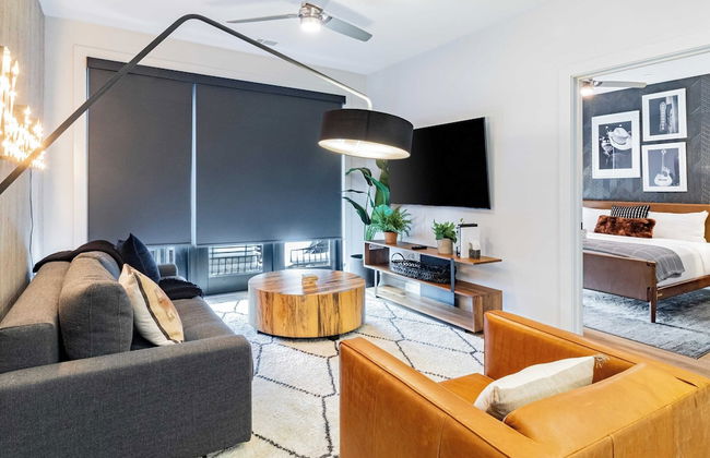 Astra Modern Midtown Retreat With Pool, Gym, & Steps to Dining & Broadway - Foto 14