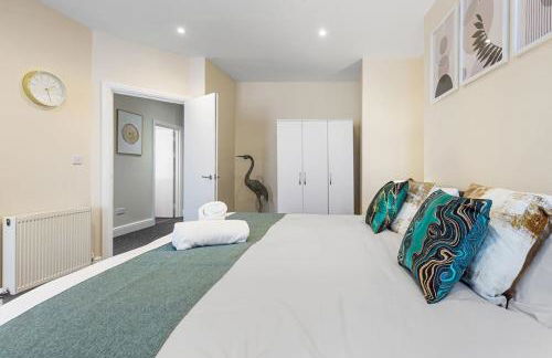 Immaculate 2BR London Flat with King Bed-Parking Available-Sleeps 6-20 Percent OFF Off Long Stays! Perfect for Families, Contractors & Couples! - Foto 35