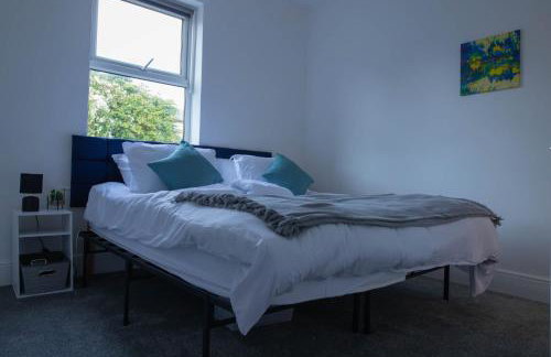 5BR House, Free Parking, Fast Wi-Fi, Sleeps 10 - Foto 5