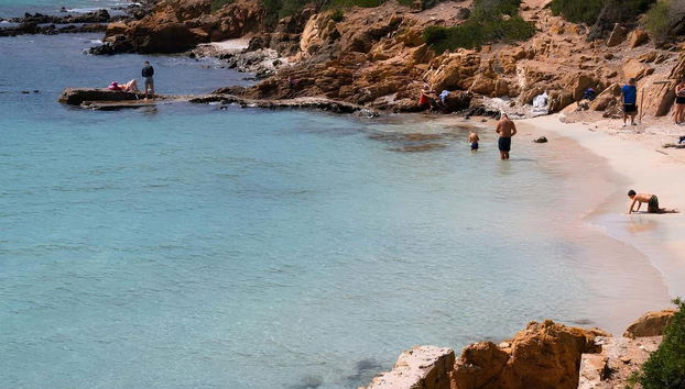 Nagez dans la Méditerranée