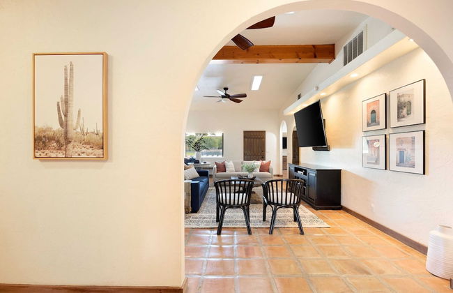 Starlight Estate by Avantstay 26 People! Architectual Mansion w/ Pool, Tennis Court, Game Room - Photo 23