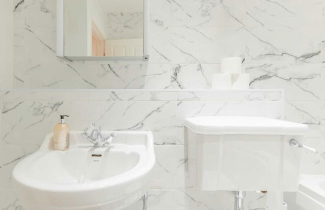 Newly Refurbished 2BD Flat - Wimbledon Village! - Foto 26