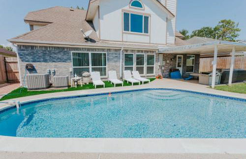 Beautiful Updated Home with Pool - Foto 1