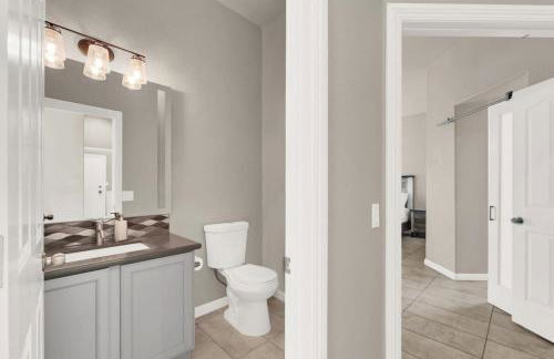 Lux 3BR Oasis Near Strip with Heated Pool and Jacuzzi - Photo 20