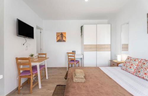 Céntrico Ático con Terraza Privada - Foto 9