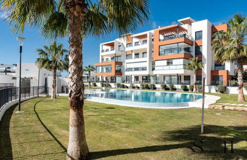 Luxury Beach Escape with Pools, Gym & Sauna - Foto 46